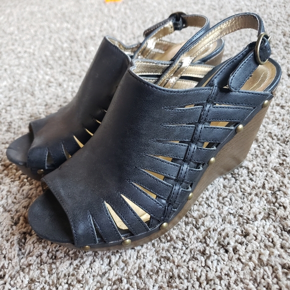 Mossimo Wedge Heels - Picture 2 of 6